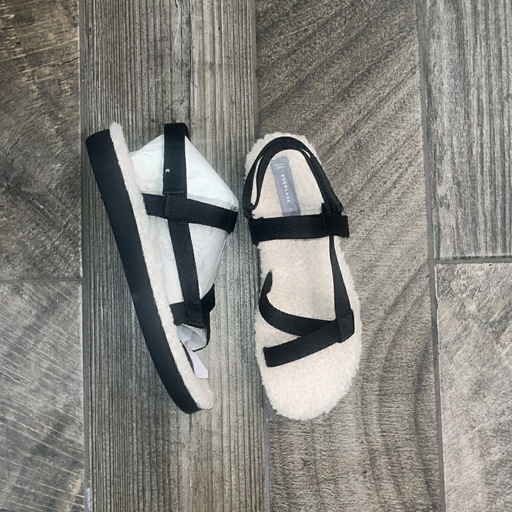 Nwt Everlane black faux fur lined sandals
